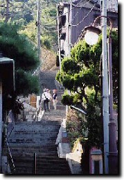 階段と観光客