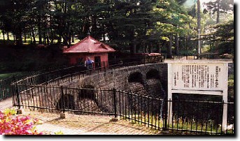 日本最古のアーチダム
